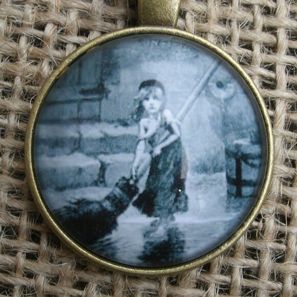 Les Miserables Glass Cabochon Pendant Necklace - Picture 2 of 12